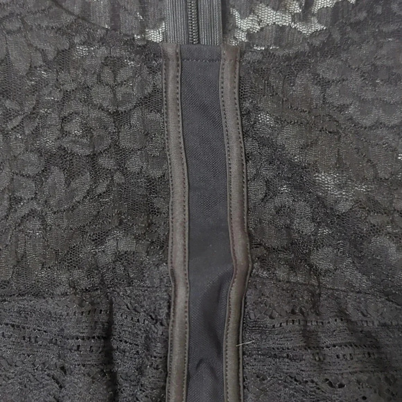 NWT Guess LS Francis Ruffle Lace Dress, Color Black Size 10 - Picture 4 of 16